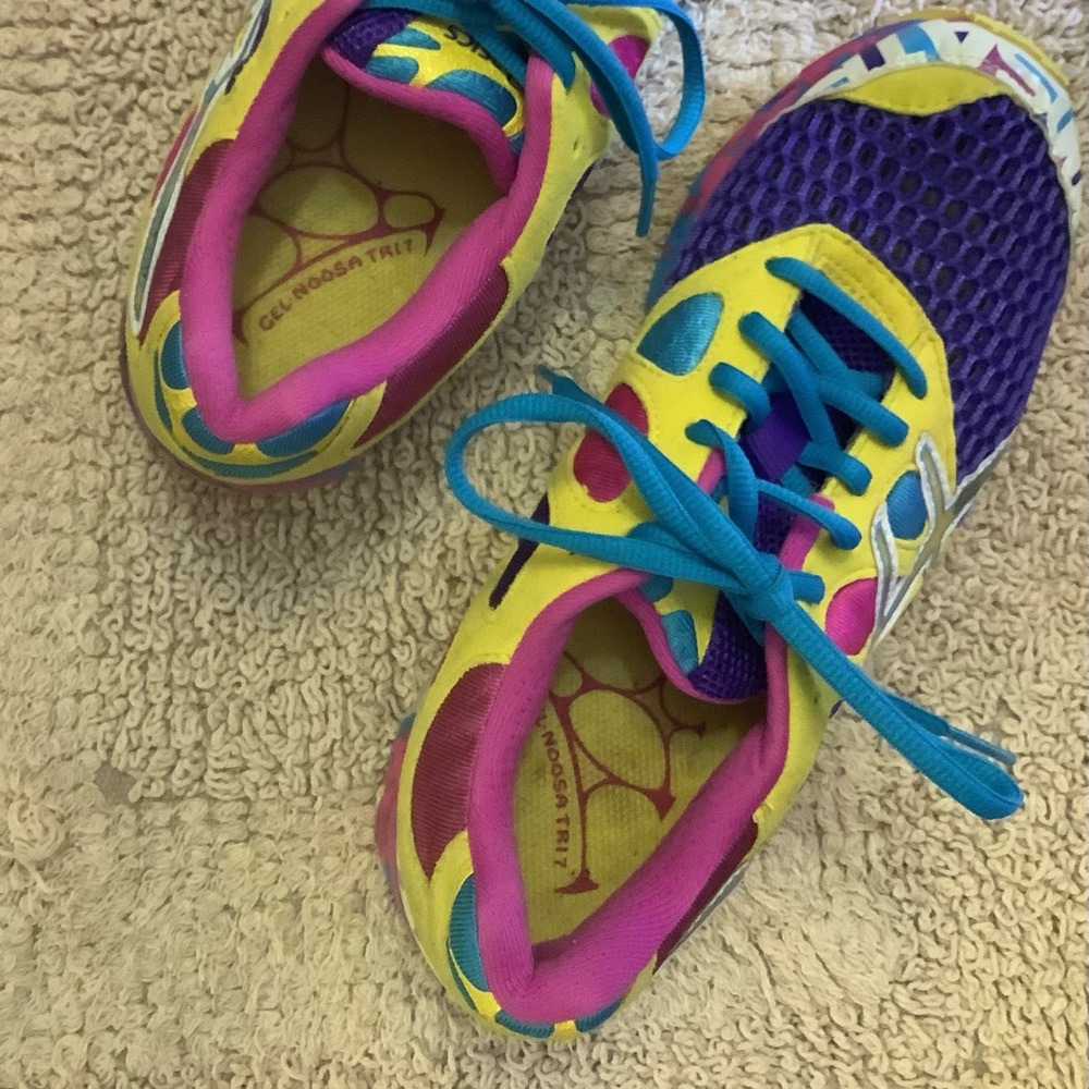 Asics Running shoe Gel-Noosa Tri 7, size 7.5, pink, teal blue, purple, & yellow. - Picture 2 of 8